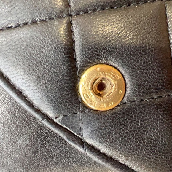 Chanel Vintage Medium Black Lambskin Classic Double Flap Bag - Picture 11 of 12